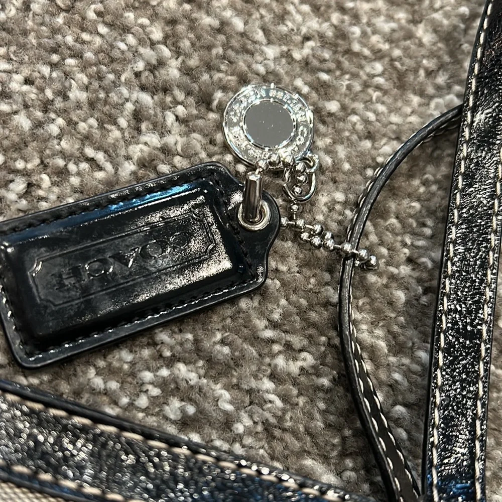 Coach signature jacquard logo stripe handbag purse. Black beige. Patent detail. - Picture 6 of 12
